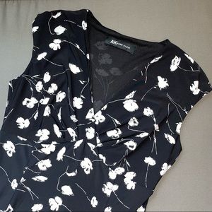 Anne Klein V-Neck Dress Black/White Floral Print Size M Polyester/Elastane